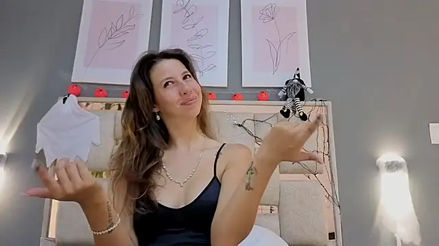 Snapshot of jolie_lov chatting on October 2025 01:07:01 PM jolie lov online show from October 2025 01:07:01 PM