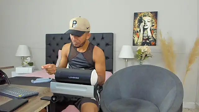 Snapshot of Robin_Rief chatting on January 2025 06:54:01 AM Robin Rief online show from January 2025 06:54:01 AM