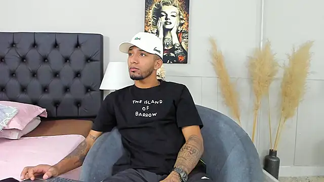 Snapshot of Robin_Rief chatting on February 2025 03:32:02 AM Robin Rief online show from February 2025 03:32:02 AM