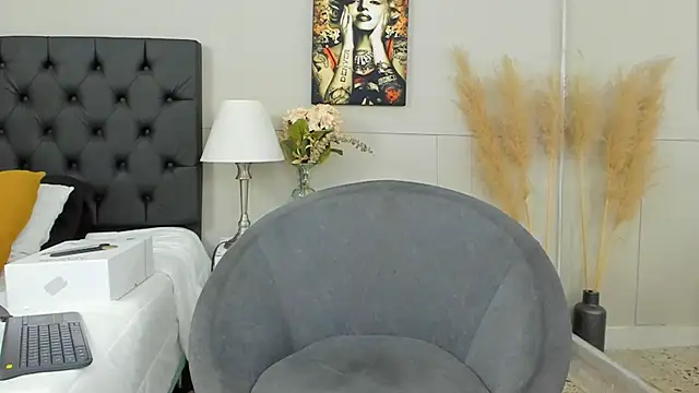 Snapshot of Robin_Rief chatting on February 2025 03:44:02 AM Robin Rief online show from February 2025 03:44:02 AM