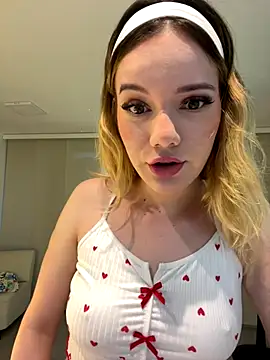 NicoleCut online show from October 2025 10:54:02 AM