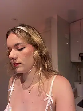 NicoleCut online show from April 2026 10:59:01 AM