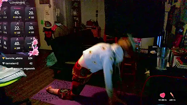 Snapshot of _hellostormy_ chatting on February 2025 04:25:01 AM hellostormy online show from February 2025 04:25:01 AM