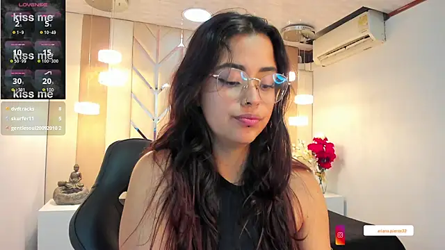 Snapshot of Ariana_Pierce chatting on March 2025 08:49:02 AM Ariana Pierce online show from March 2025 08:49:02 AM