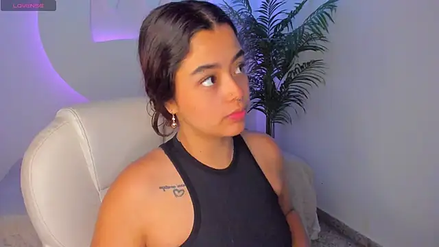 Snapshot of Ariana_Pierce chatting on October 2025 12:26:02 PM Ariana Pierce online show from October 2025 12:26:02 PM