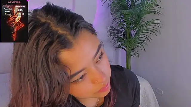 Snapshot of Ariana_Pierce chatting on October 2025 12:23:01 PM Ariana Pierce online show from October 2025 12:23:01 PM