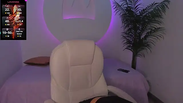 Snapshot of Ariana_Pierce chatting on November 2025 12:17:01 PM Ariana Pierce online show from November 2025 12:17:01 PM