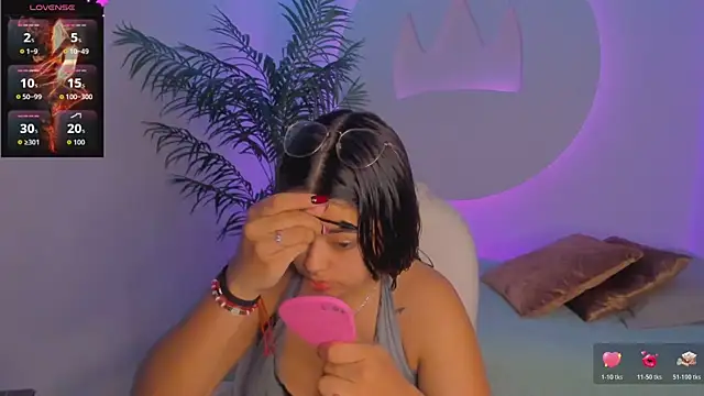 Snapshot of Ariana_Pierce chatting on November 2025 12:38:01 PM Ariana Pierce online show from November 2025 12:38:01 PM