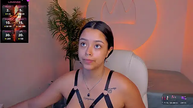 Snapshot of Ariana_Pierce chatting on December 2025 01:42:01 PM Ariana Pierce online show from December 2025 01:42:01 PM