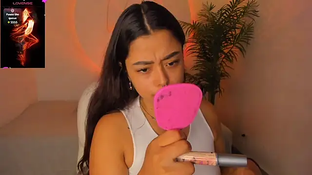 Snapshot of Ariana_Pierce chatting on December 2025 12:58:02 PM Ariana Pierce online show from December 2025 12:58:02 PM