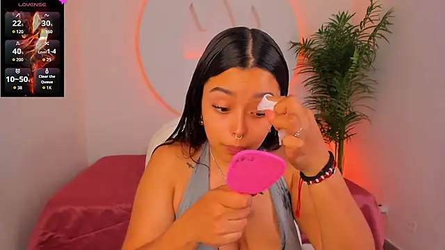 Snapshot of Ariana_Pierce chatting on December 2025 12:31:02 PM Ariana Pierce online show from December 2025 12:31:02 PM