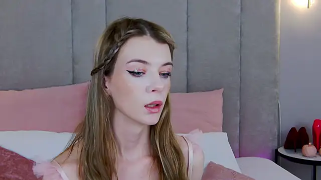 Snapshot of MeganMour chatting on January 2025 10:41:01 PM MeganMour online show from January 2025 10:41:01 PM