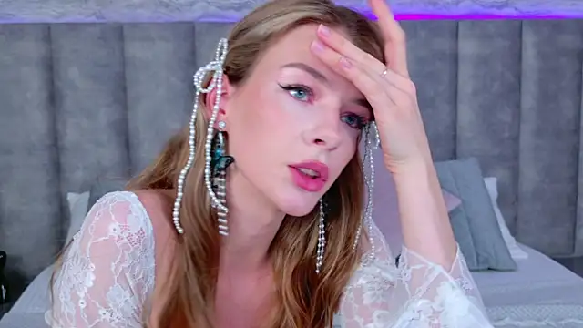 Snapshot of MeganMour chatting on January 2025 07:39:01 PM MeganMour online show from January 2025 07:39:01 PM