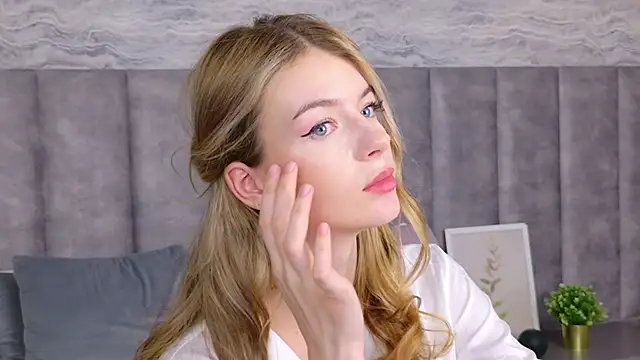 Snapshot of MeganMour chatting on February 2025 07:38:02 PM MeganMour online show from February 2025 07:38:02 PM