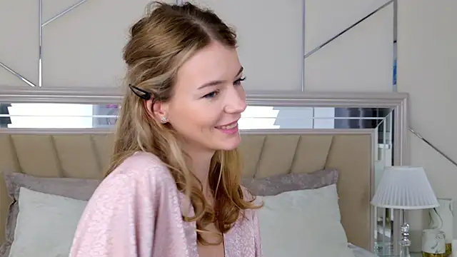 Snapshot of MeganMour chatting on February 2025 07:19:02 PM MeganMour online show from February 2025 07:19:02 PM