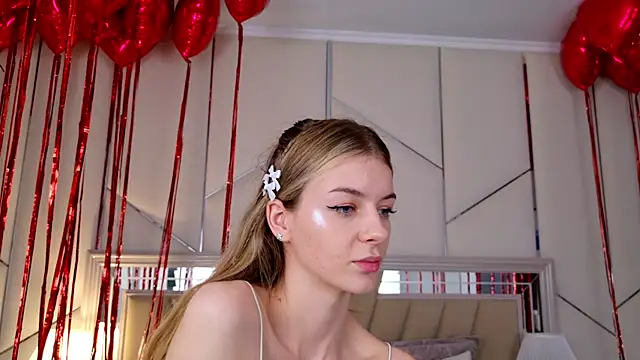 Snapshot of MeganMour chatting on February 2025 07:45:02 PM MeganMour online show from February 2025 07:45:02 PM