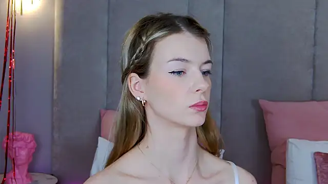 Snapshot of MeganMour chatting on February 2025 07:38:02 PM MeganMour online show from February 2025 07:38:02 PM