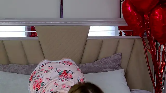 Snapshot of MeganMour chatting on February 2025 08:10:01 PM MeganMour online show from February 2025 08:10:01 PM