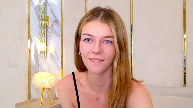 Snapshot of MeganMour chatting on February 2025 04:02:01 PM MeganMour online show from February 2025 04:02:01 PM