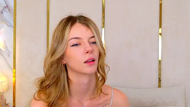 Snapshot of MeganMour chatting on February 2025 08:14:02 PM MeganMour online show from February 2025 08:14:02 PM