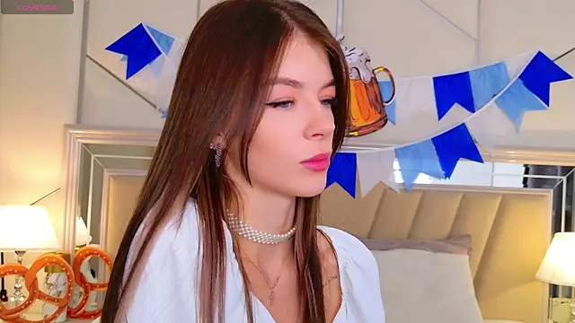 Snapshot of MeganMour chatting on September 2025 04:56:01 PM MeganMour online show from September 2025 04:56:01 PM