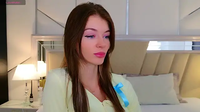 Snapshot of MeganMour chatting on October 2025 05:03:02 PM MeganMour online show from October 2025 05:03:02 PM