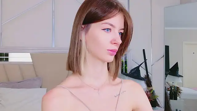 Snapshot of MeganMour chatting on October 2025 05:03:01 PM MeganMour online show from October 2025 05:03:01 PM