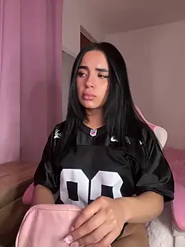 Snapshot of Emily-14 chatting on December 2025 06:52:01 AM Emily-14 online show from December 2025 06:52:01 AM