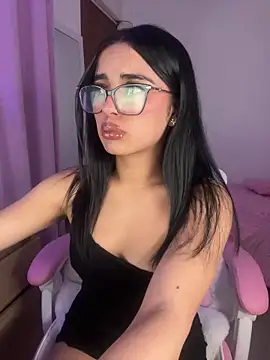 Snapshot of Emily-14 chatting on December 2025 08:21:01 AM Emily-14 online show from December 2025 08:21:01 AM