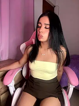 Snapshot of Emily-14 chatting on January 2026 06:04:01 AM Emily-14 online show from January 2026 06:04:01 AM