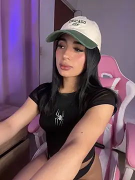 Snapshot of Emily-14 chatting on January 2026 02:37:02 AM Emily-14 online show from January 2026 02:37:02 AM