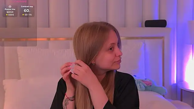 Snapshot of DorisHell chatting on September 2025 06:08:02 PM DorisHell online show from September 2025 06:08:02 PM