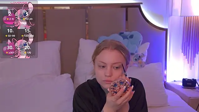 Snapshot of DorisHell chatting on November 2025 03:06:01 AM DorisHell online show from November 2025 03:06:01 AM