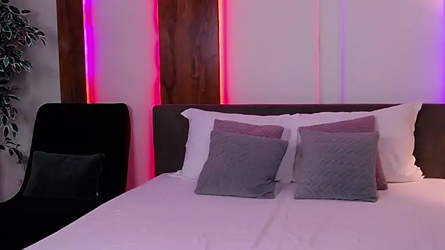 Snapshot of SkylerSpark chatting on October 2025 07:32:01 PM SkylerSpark online show from October 2025 07:32:01 PM