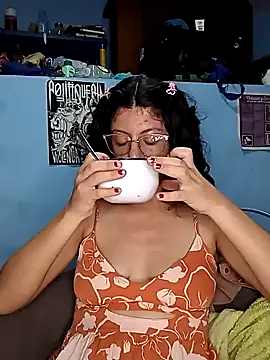 Snapshot of LoveElectra chatting on January 2025 03:44:02 AM LoveElectra online show from January 2025 03:44:02 AM