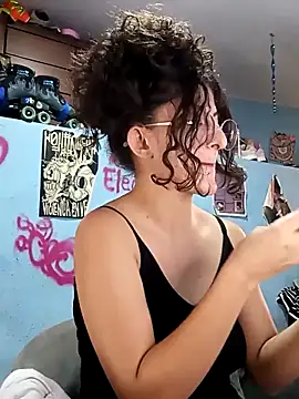 Snapshot of LoveElectra chatting on December 2025 08:58:01 PM LoveElectra online show from December 2025 08:58:01 PM