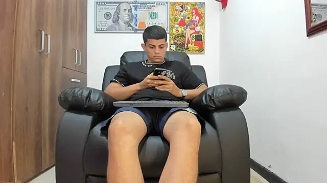 Snapshot of boss_of_cash chatting on September 2025 11:32:01 AM boss of cash online show from September 2025 11:32:01 AM