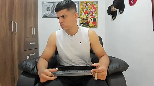 Snapshot of boss_of_cash chatting on September 2025 03:39:02 PM boss of cash online show from September 2025 03:39:02 PM