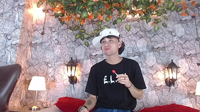 Samuel Hilton online show from December 2024 04:11:01 AM