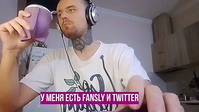 Snapshot of HappyZebra13 chatting on January 2025 06:56:02 PM HappyZebra13 online show from January 2025 06:56:02 PM