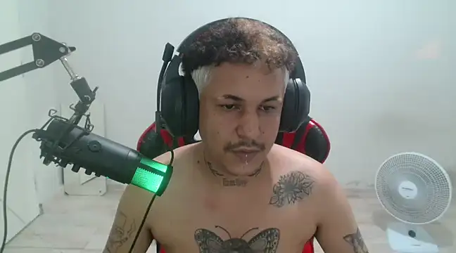 Snapshot of guivanetti chatting on January 2025 07:03:01 AM guivanetti online show from January 2025 07:03:01 AM