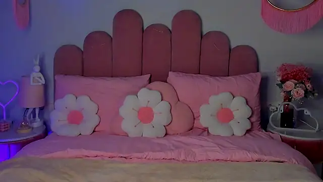 ElsaYoung online show from November 2025 08:18:02 PM