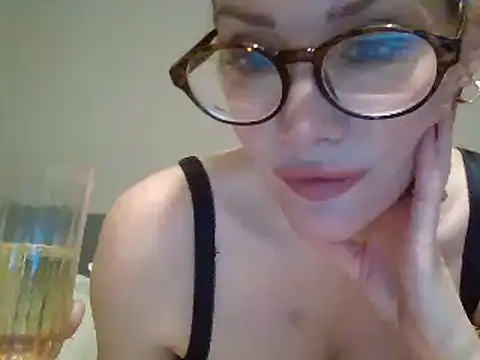 Englishhotwife4u online show from December 2024 06:12:02 PM