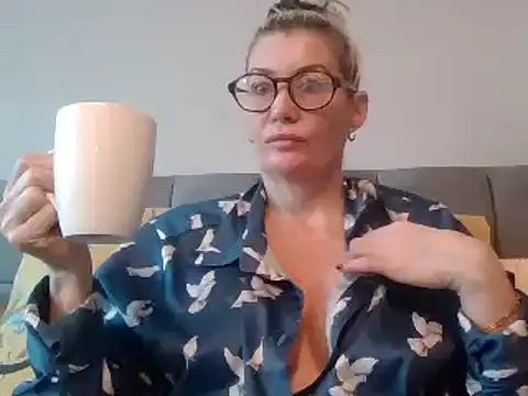 Englishhotwife4u online show from December 2024 08:49:02 AM