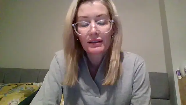 Englishhotwife4u online show from December 2024 09:09:02 AM