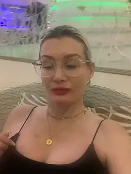 Englishhotwife4u online show from January 2025 06:16:02 PM