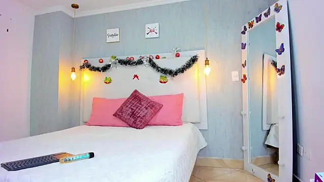 Milaspetite online show from December 2024 08:45:01 PM