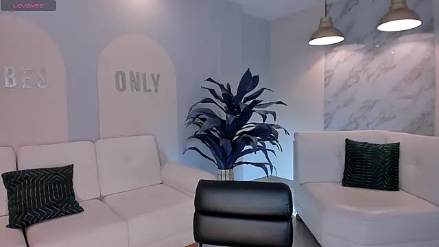 BellaCarteer  online show from April 2026 07:33:02 PM