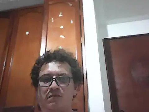 Bombi22 online show from November 2025 04:18:01 AM