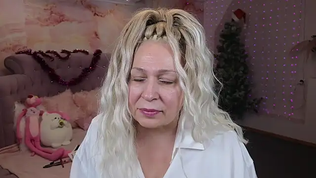 Snapshot of Penelope_Pinky chatting on December 2024 05:14:01 PM Penelope Pinky online show from December 2024 05:14:01 PM